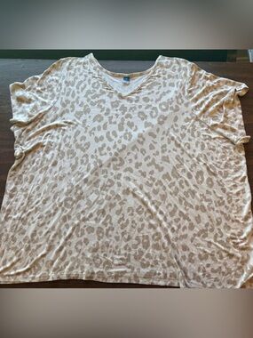Old Navy Beige Leopard Print V-Neck Short Sleeve Top